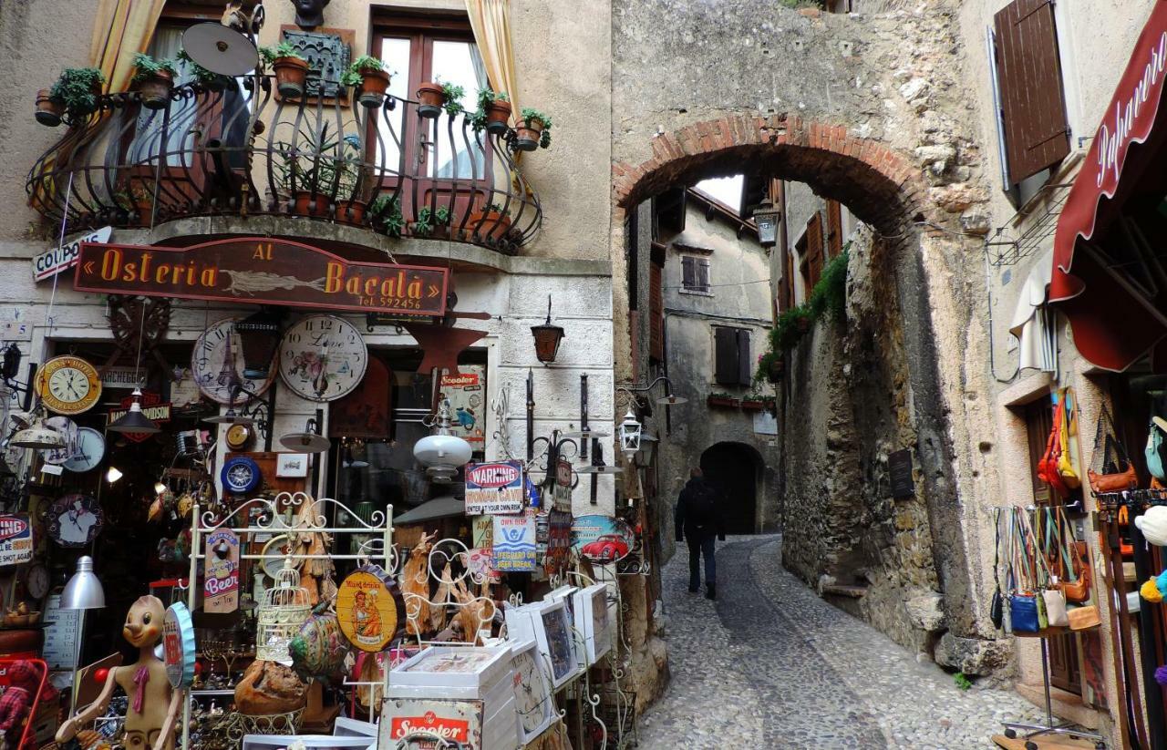 Il Castello Apartment Malcesine Luaran gambar