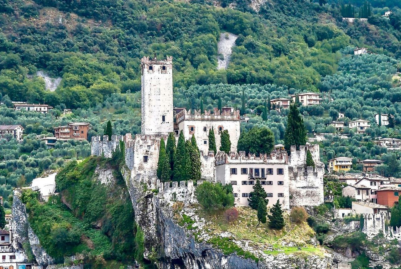 Il Castello Apartment Malcesine Luaran gambar